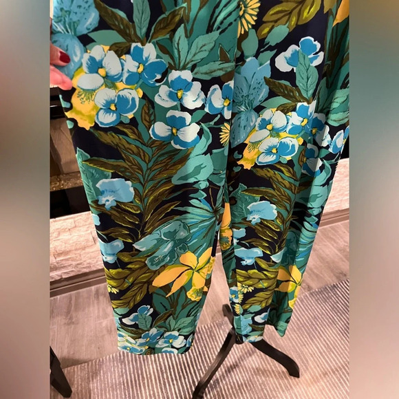 Talbots size Large green floral summer pants - Picture 7 of 9
